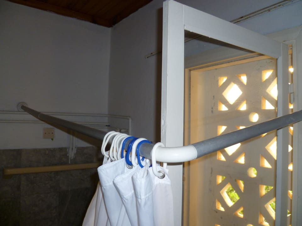 Duschvorhang bricht fast ab Hotel Dedalos Beach