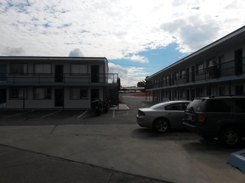Parkplatz vor dem Zimmer Hotel Travelodge Page AZ
