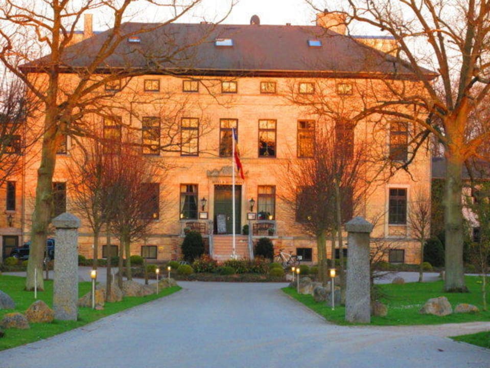 Gutshaus mit Auffahrt Hotel Gutshaus Redewisch
