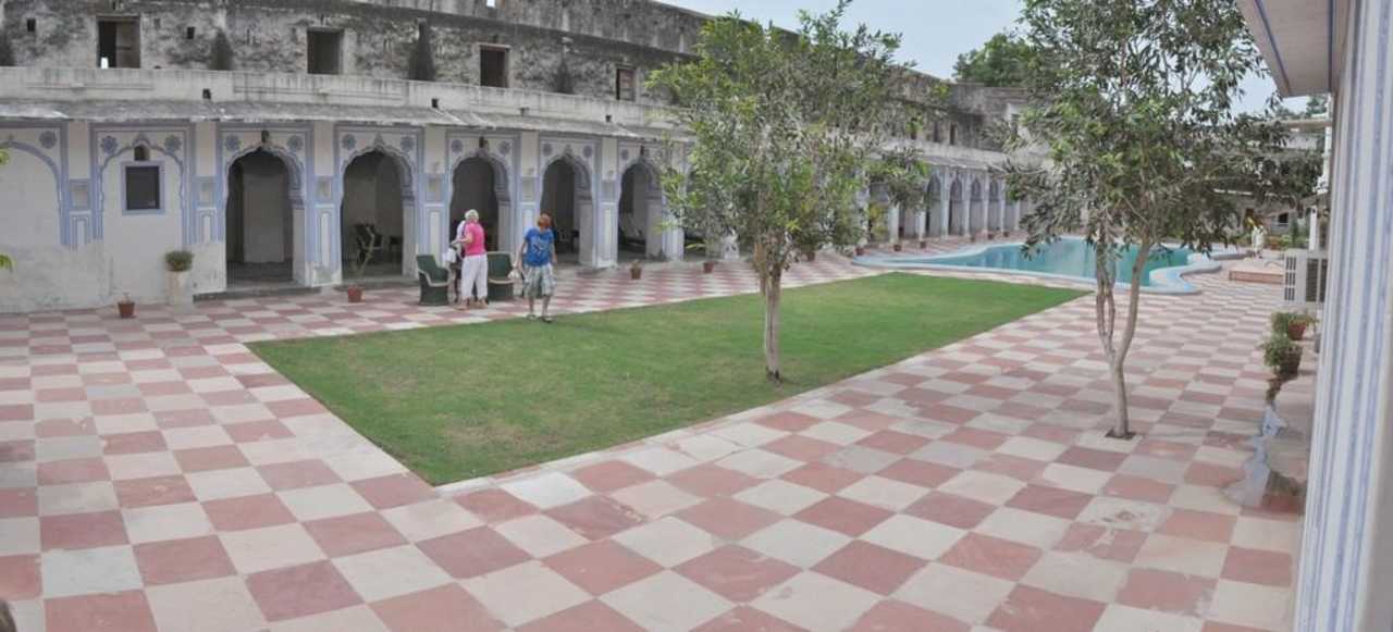 Innenhof und Poolbereich Hotel Nimaj Palace