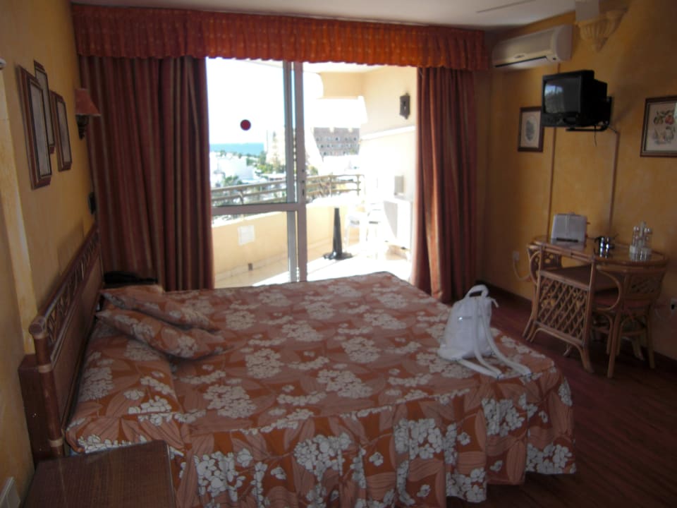 Dies war unser geräumiges Zimmer Ole Tropical Tenerife