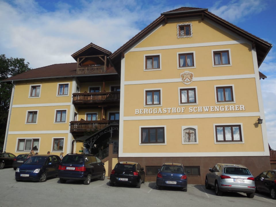 Hotelansicht von der Zufahrt Hotel Schwengerer