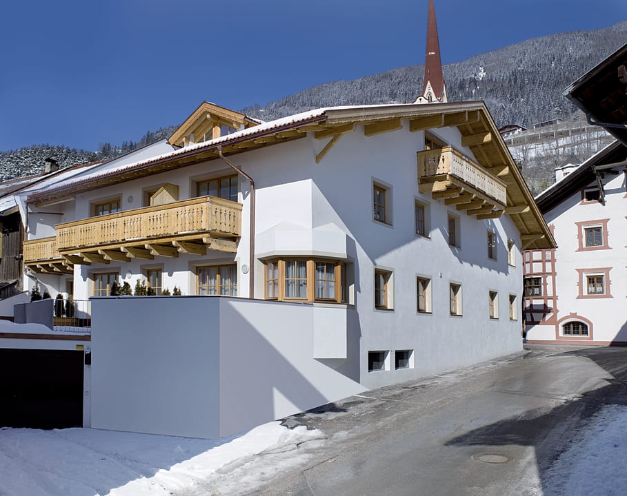 Außenansciht Winter AlpinLodges Oetz
