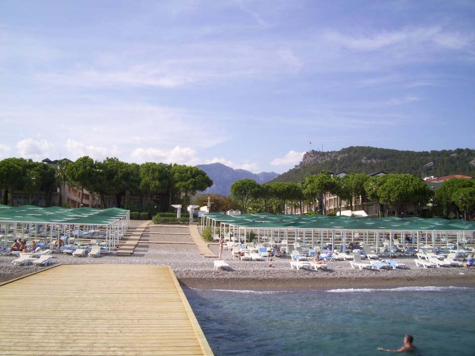 Strand vom Steg aus Dobedan World Palace Kemer