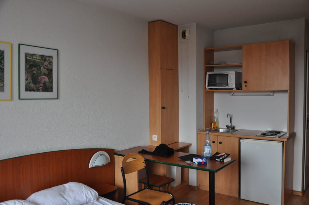 Geräumiges Zimmer mit Kochecke City Résidence Strasbourg Centre