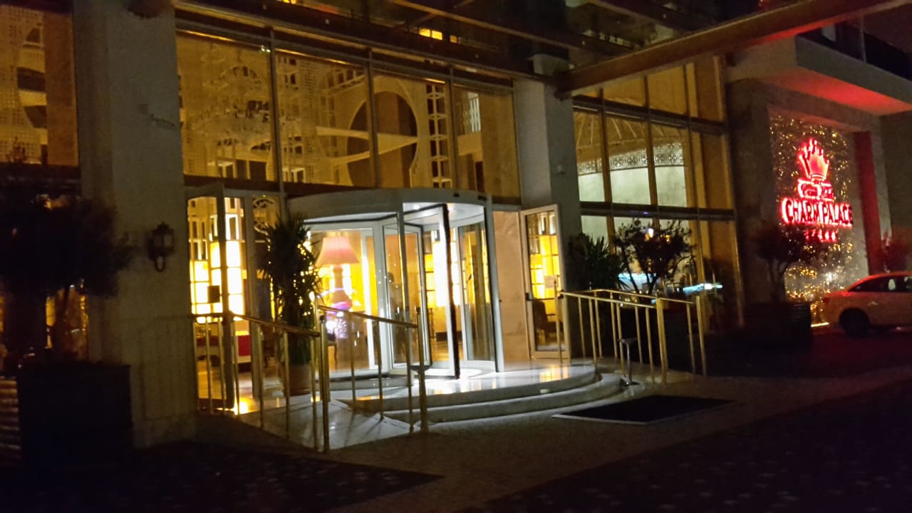 Eingang  Well Palace Side