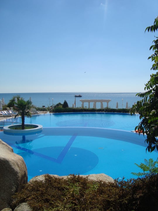 Wunderschöner Blick über Pool und Meer Hotel Sineva Beach