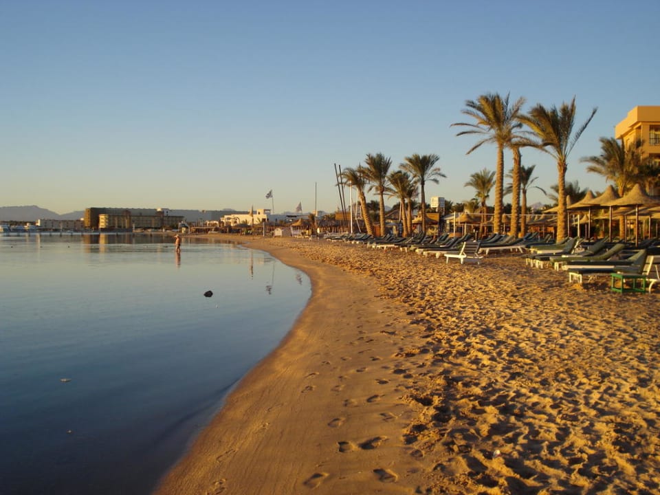 Flach abfallender feiner Sandstrand Giftun Azur Resort