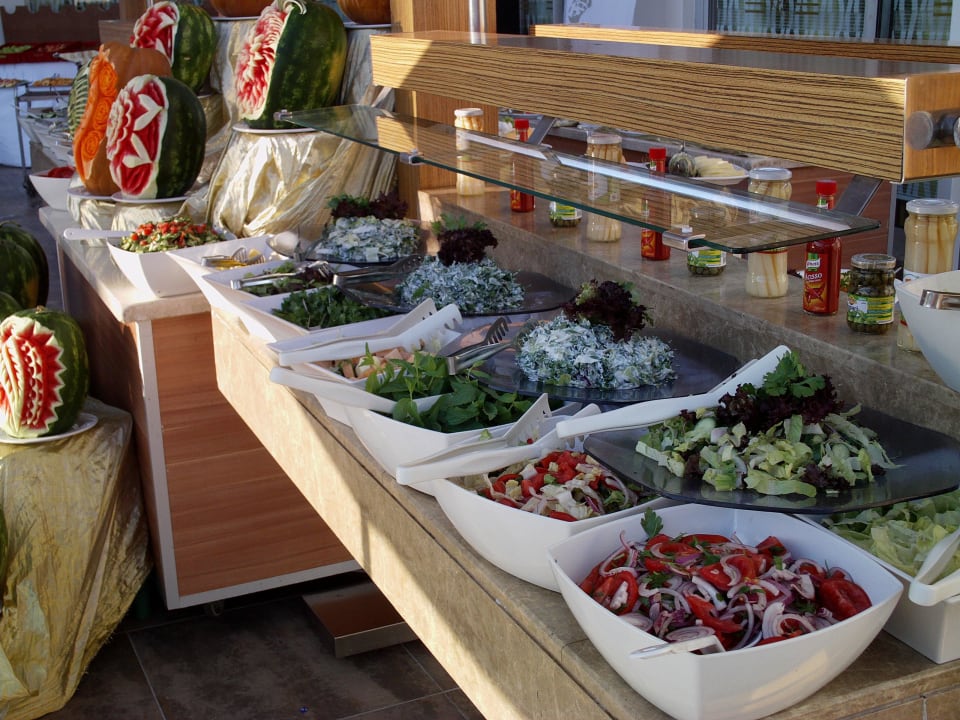Lecker salat Saturn Palace Resort Hotel
