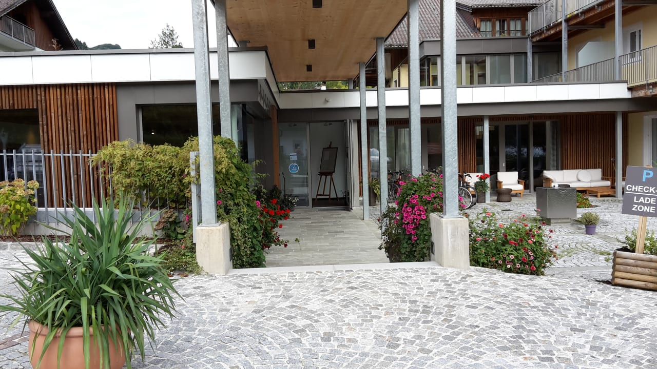 Außenansicht Hotel Stadler am Attersee