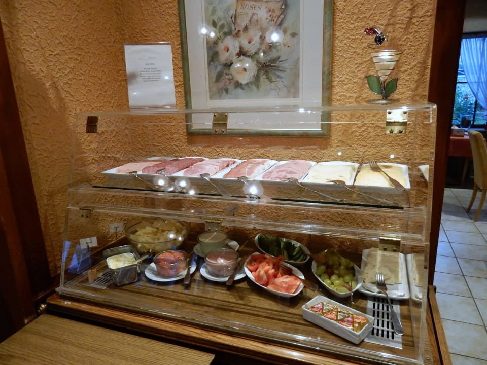 Reichhaltiges Frühstücksbuffet Weinhotel Landsknecht