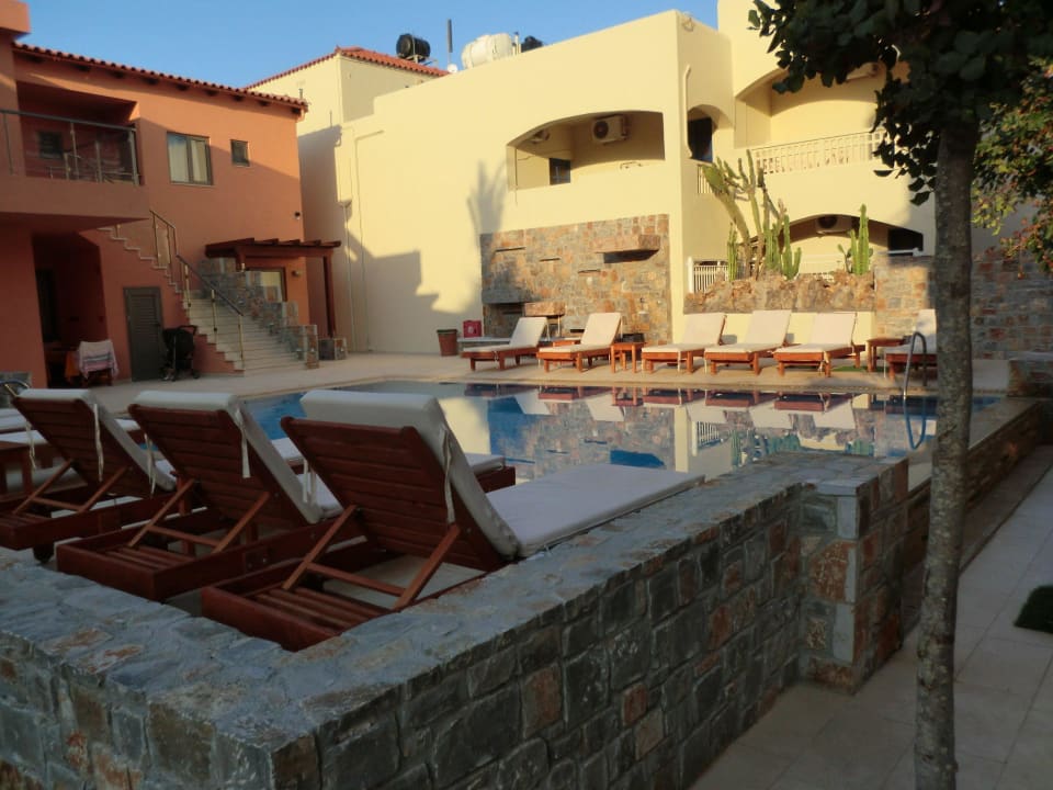 Das ist der hintere Pool High Beach Resort