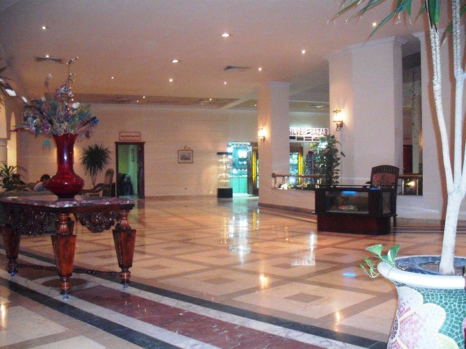 Hol w recepcji Dexon Roma Hotel