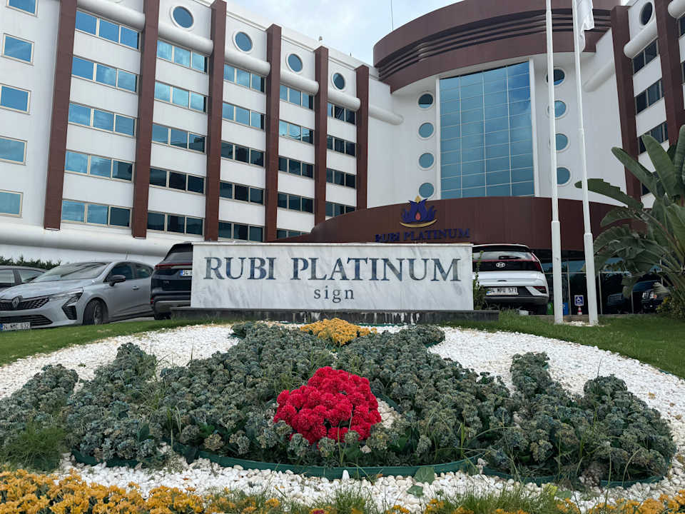Außenansicht Rubi Platinum Sign