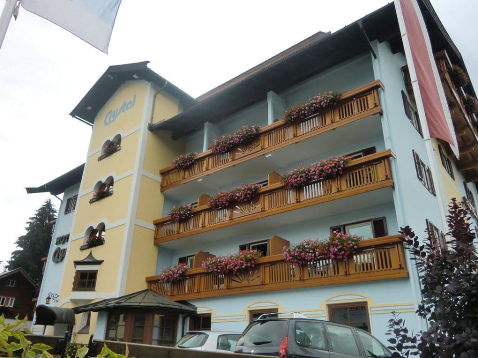 Vorderansicht Hotel Crystal Hotel Crystal - Das Alpenrefugium