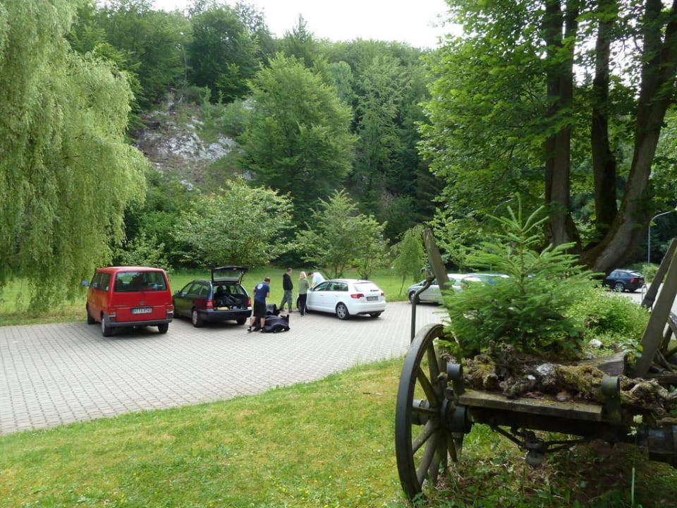 Parkplatz vor dem Hotel Waldhotel Kalkhütte im alten Stolberg
