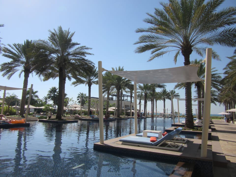 Pool Park Hyatt Abu Dhabi Hotel and Villas