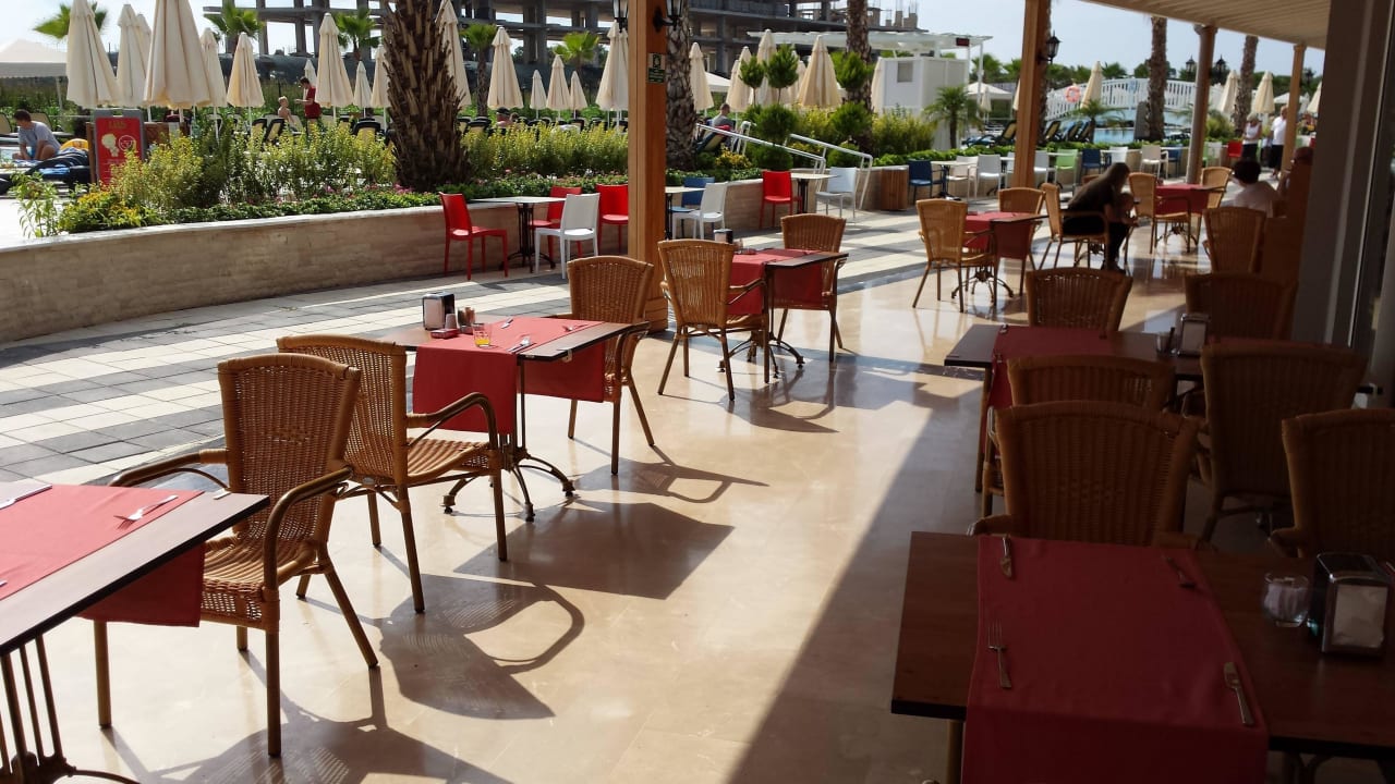 Teil der Resaurantaußenanlage LRS Port River Hotel & Spa