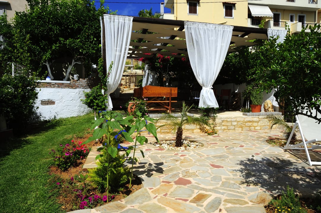 Gartenanlage Pension Idili Traditional House