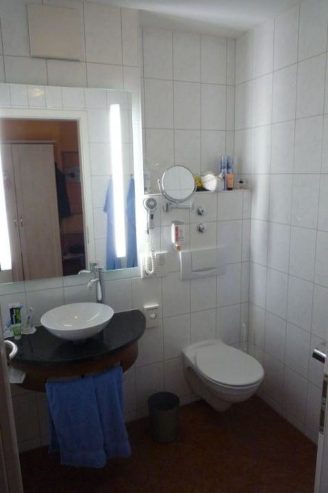 Modernes und sauberes Bad BLOCK Hotel & Living