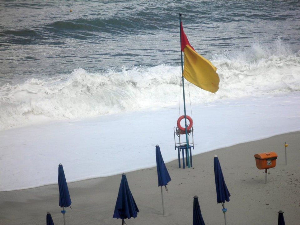 Strand bei Regen / Gewitter Aldiana Club Rocca Nettuno Calabria