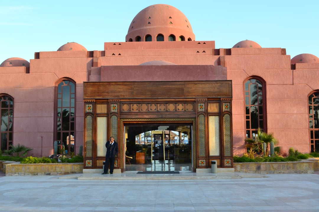Vstup do hlavní budovy Swisstouch Oriental Resort Marsa Alam
