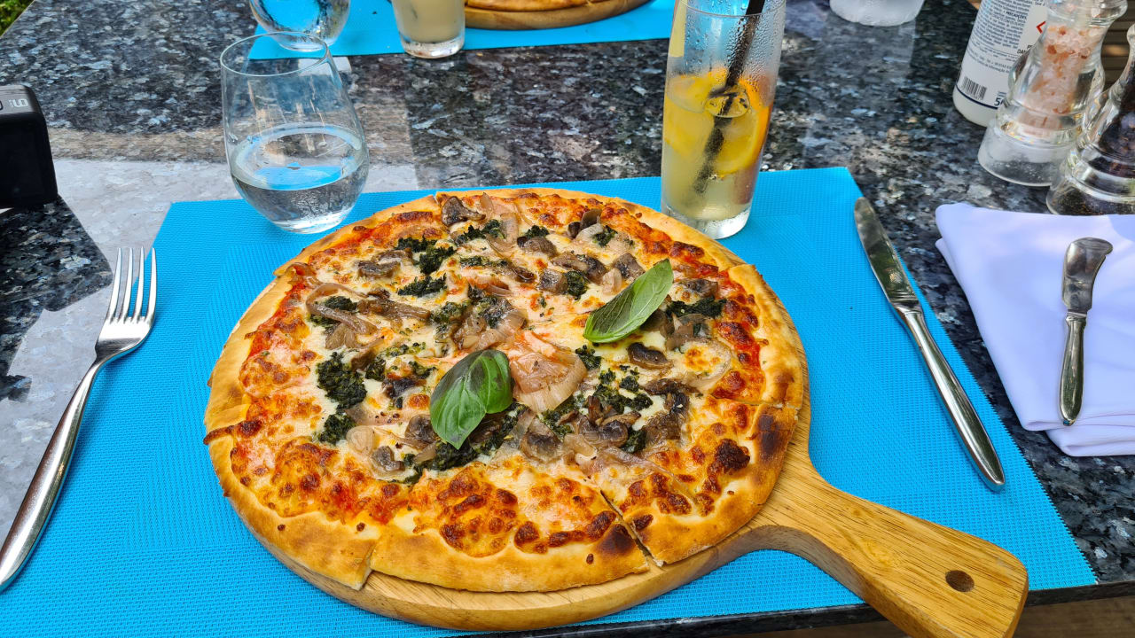 Gastro Outrigger Maldives Maafushivaru Resort