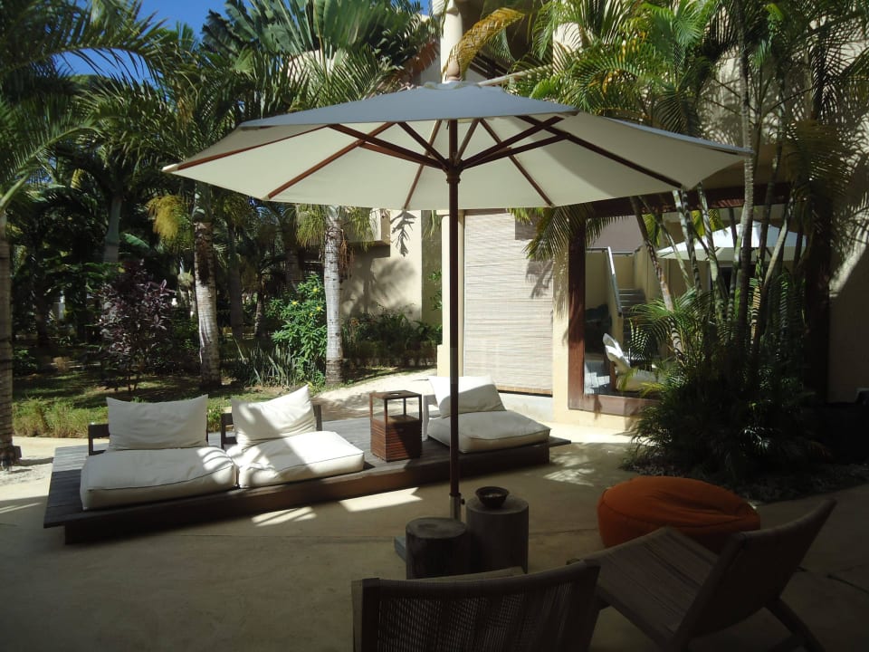 Eingang zur Gartenanlage Friday Attitude