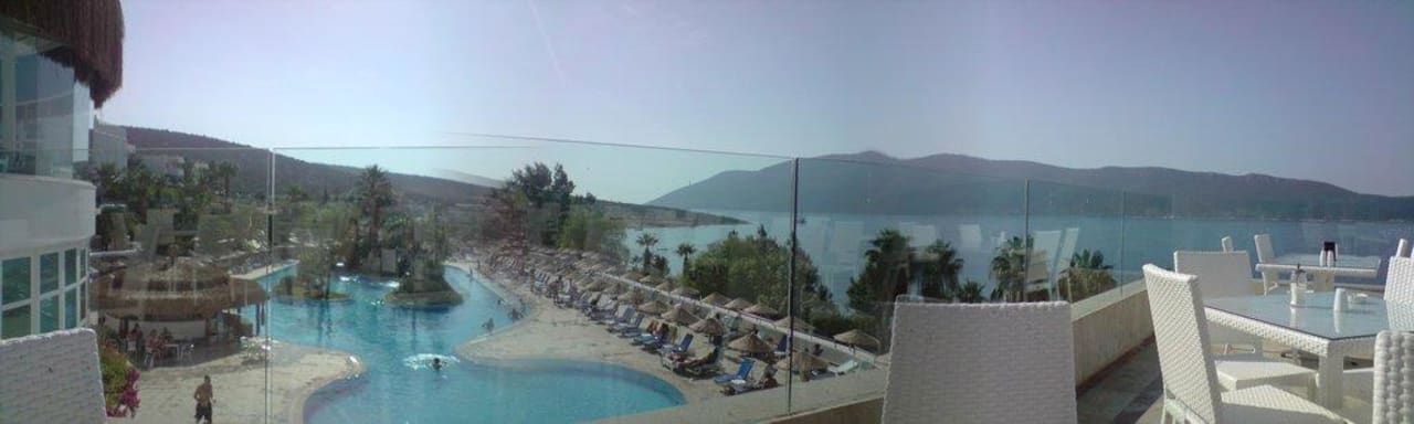 Widok z restauracji na baseny Bodrum Holiday Resort & Spa