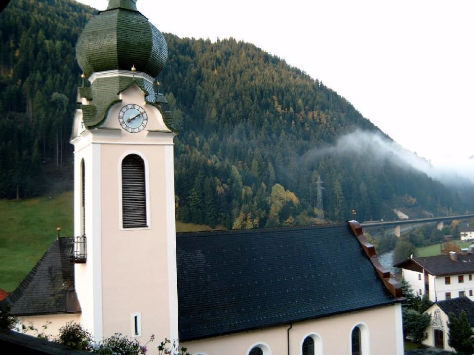 Unser Wecker Berghotel Basur