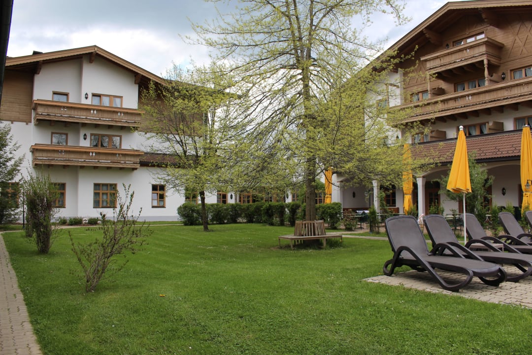 Gartenbereich mit Aussenpool Lisi Family Hotel Reith bei Kitzbühel