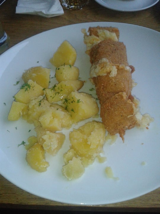 Abendessen- Käsenadel mit Kartoffeln Hotel Adam