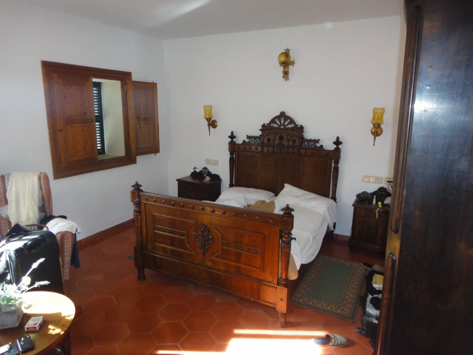 1. Zimmer - antik - Bett viel zu klein! Virrey Finca Hotel