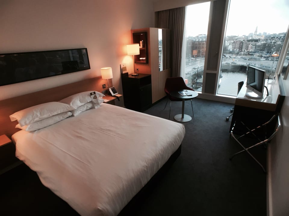Executive level room city view DoubleTree by Hilton Amsterdam Centraal Station