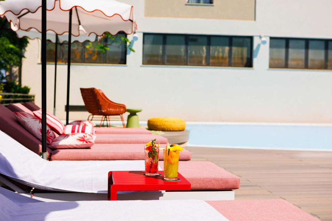 Pool Charlie Urban Hotel