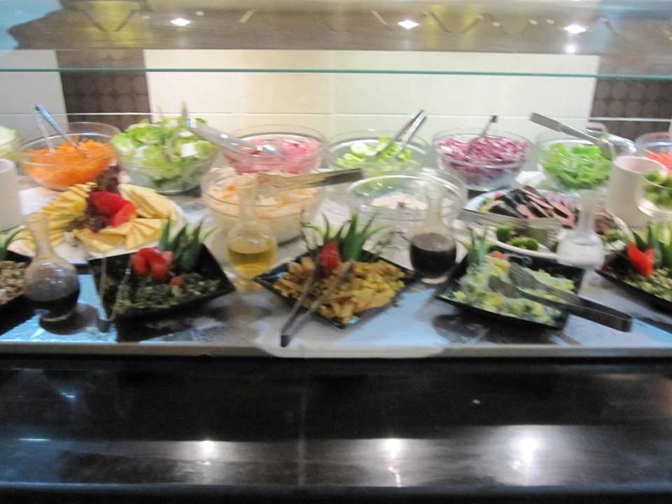 Teil vom Salatbüffet Pickalbatros Alf Leila Wa Leila Resort - Neverland Hurghada