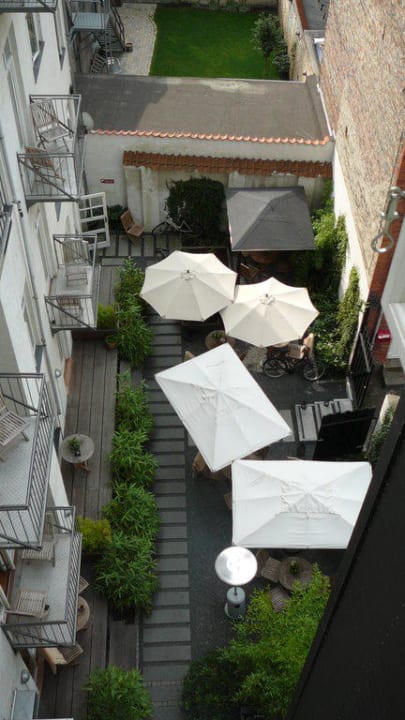 Blick in den Hinterhofgarten Bertrams Hotel Guldsmeden