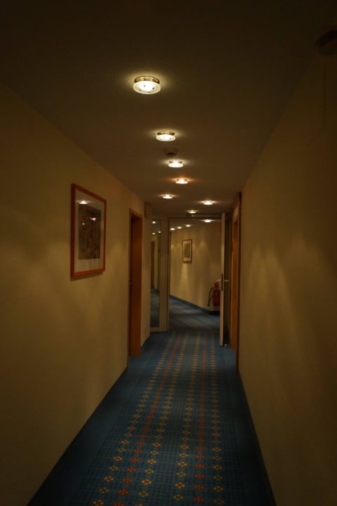 Der Gang zum Zimmer IFA Alpenrose Hotel Kleinwalsertal