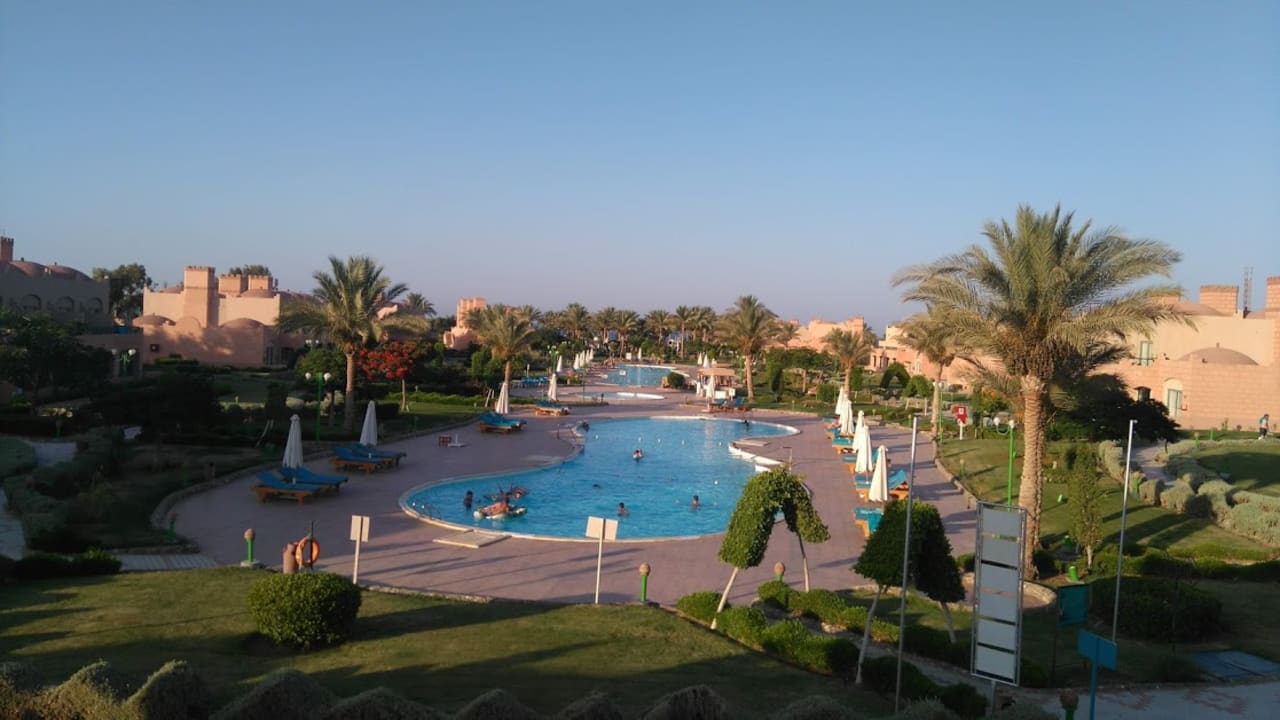 Von Suite 7510, neben der Lounge-Bar Sentido Akassia Beach