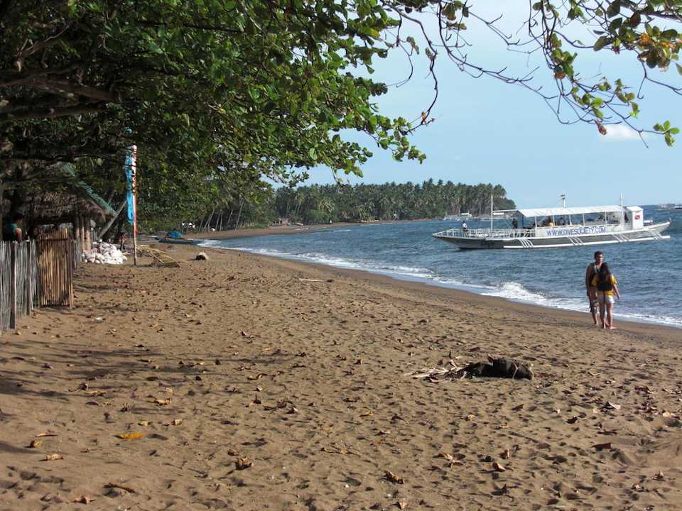 Dunkelsandiger Strand Hotel El Dorado Beach Resort