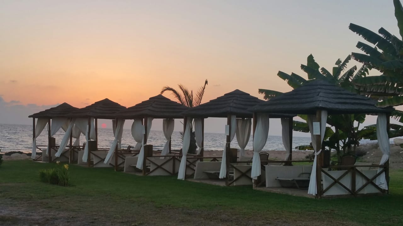 Gartenanlage Constantinou Bros Athena Royal Beach Hotel