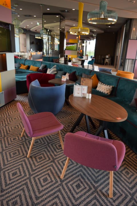 Lobby Hampton by Hilton Krakow Airport