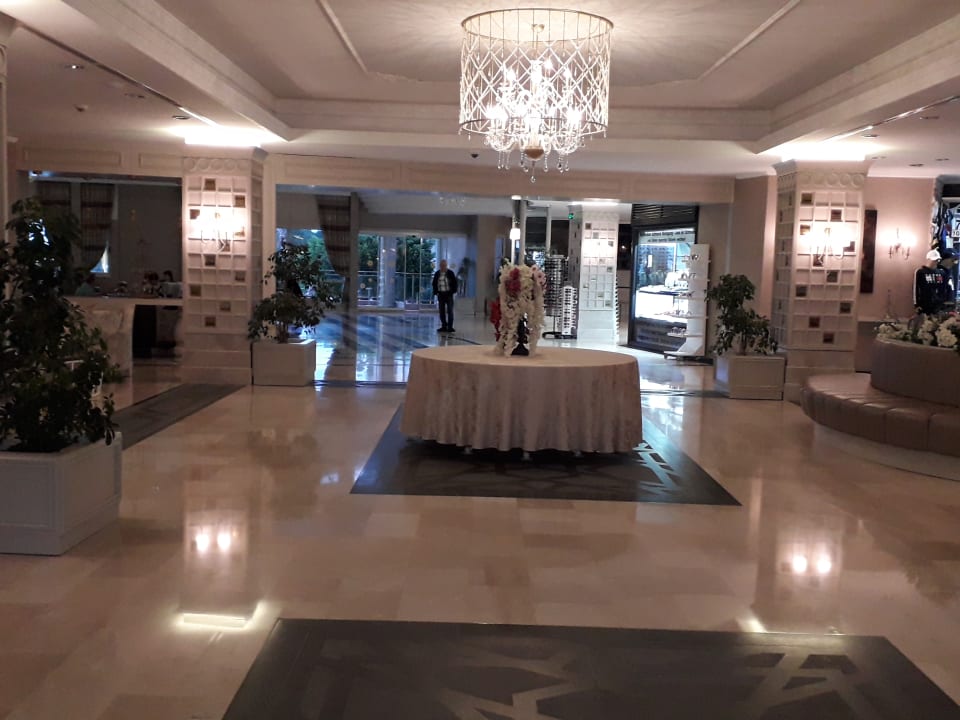 Lobby Bella Resort & Spa