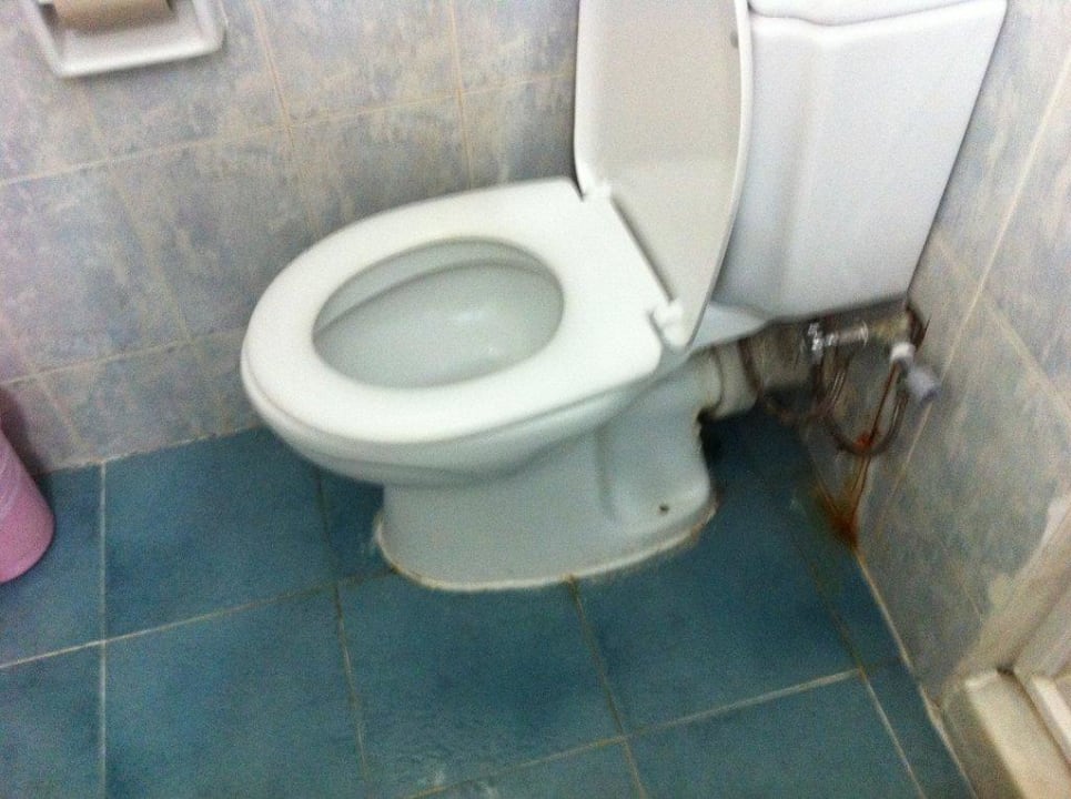 Kleine ausgediente Toilette Oscar Resort Hotel