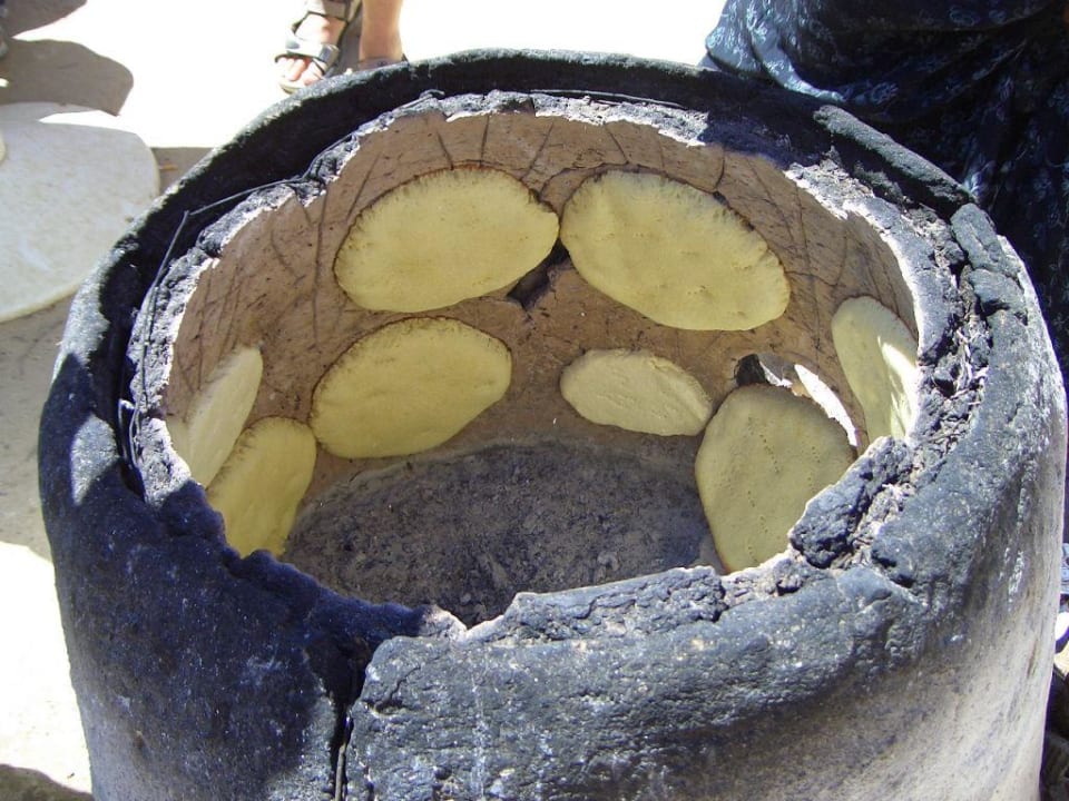 Brotbacken bei der Kamelkarawane Calimera One Resort Jockey