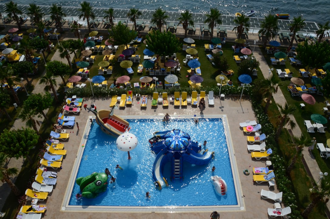 Pool Hotel Grand Efe