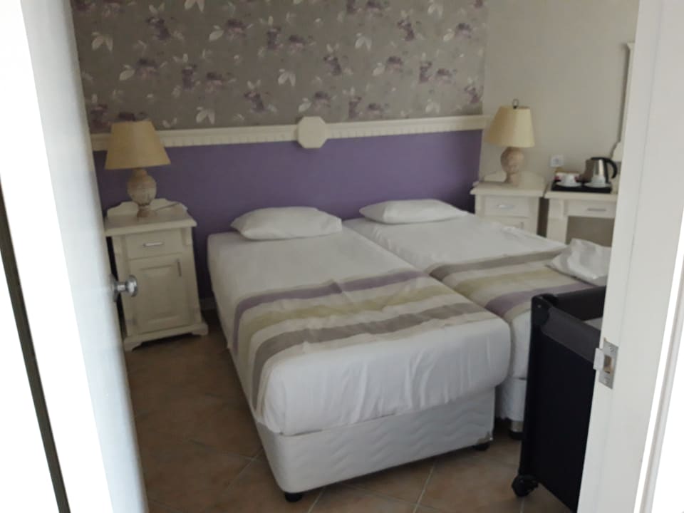 Zimmer Iz Flower Side Beach Hotel