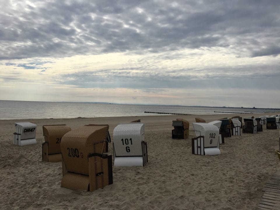 Strand am Morgen SEETELHOTEL Kaiserstrand Beachhotel