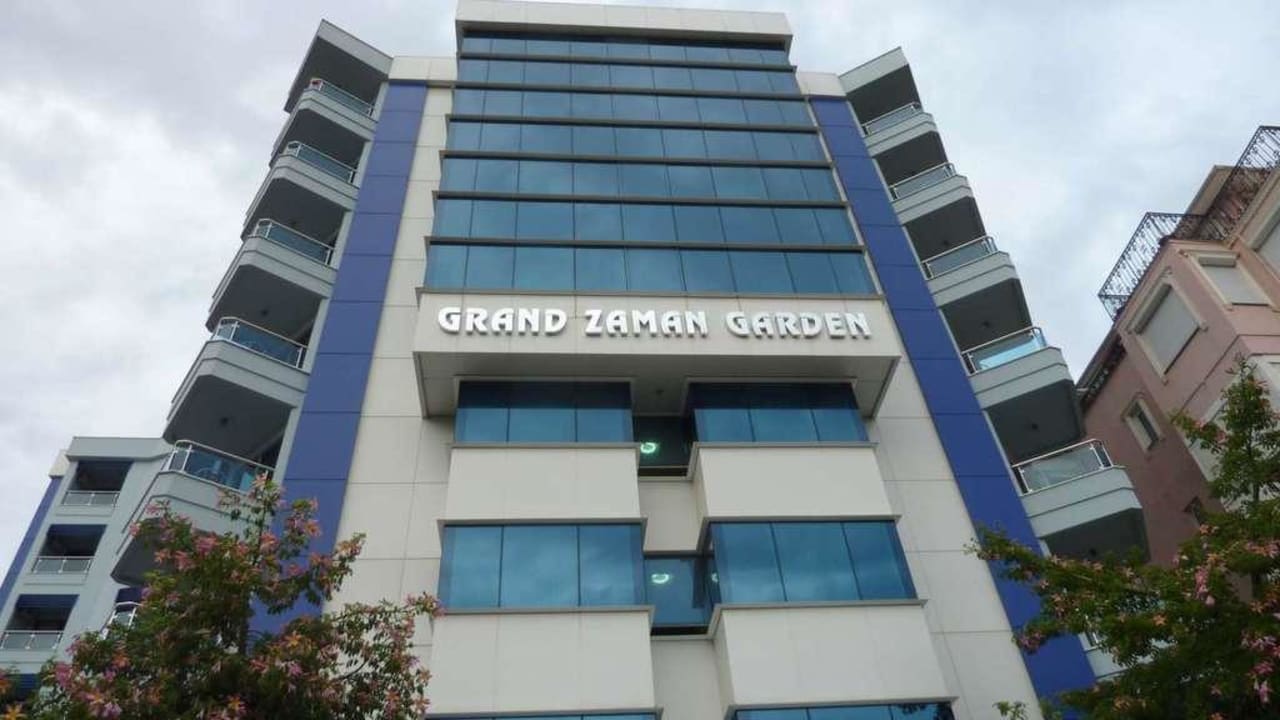 Vorderfront Hotel Grand Zaman Garden