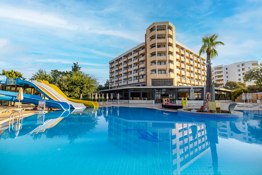 Pool Hotel The Holiday Resort